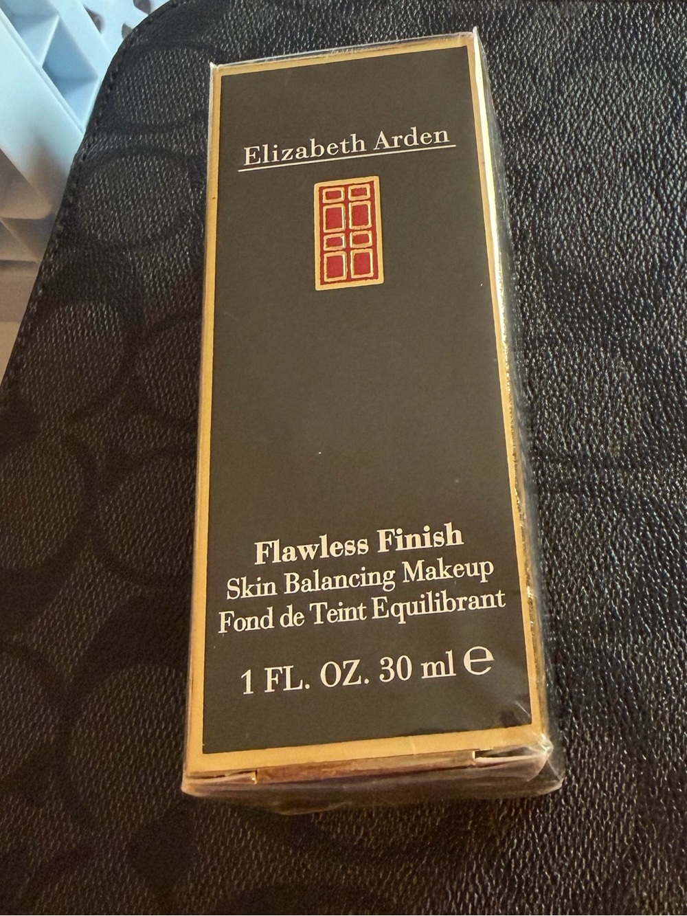 Elizabeth Arden Flawless Finish Skin Balancing tinted Makeup - cappucino
